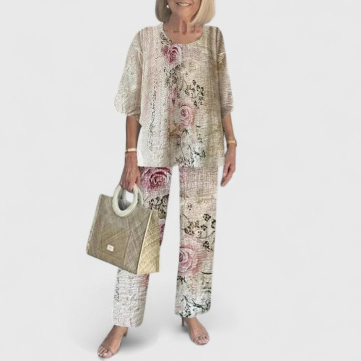Look complet avec cet ensemble pantalon femme décontracté, deux pièces, style chic, confortable et moderne.