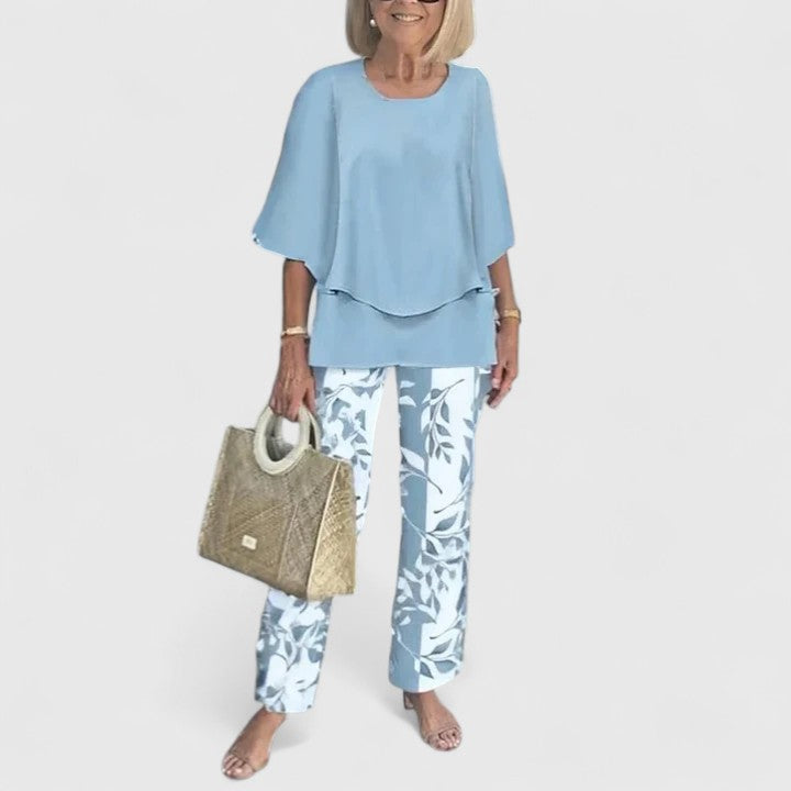 Tenue deux pièces femme confortable, pantalon et haut décontractés, idéale pour un style chic au quotidien.