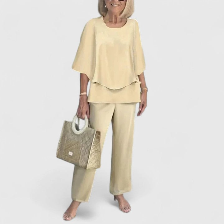 Ensemble pantalon femme élégant et décontracté, deux pièces, look moderne prêt-à-porter, confortable.