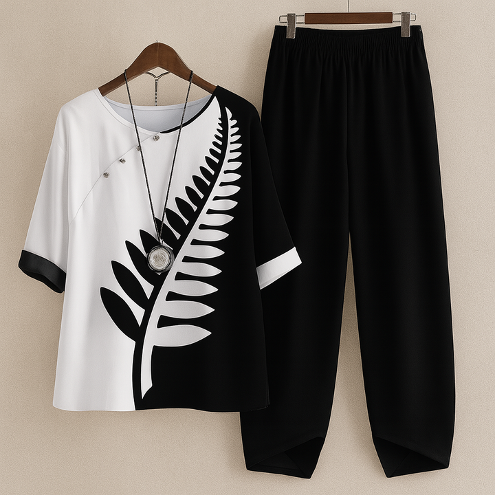 Ensemble pantalon fleuri deux pièces pour femmes, motif floral élégant. Tenue printemps-été chic et décontractée.