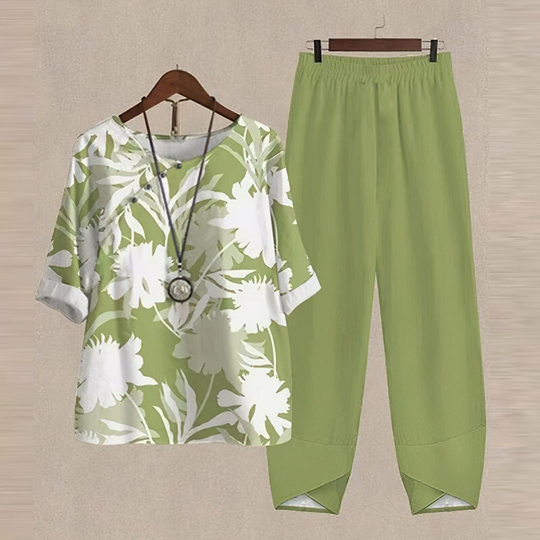 Tenue chic décontractée : ensemble pantalon fleuri à motif floral vibrant pour femmes, idéale pour l'été.
