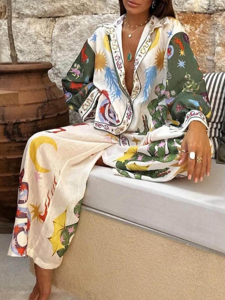 Ensemble femme chic pantalon et chemise à manches longues imprimé animal multicolore. Tenue élégante et décontractée.
