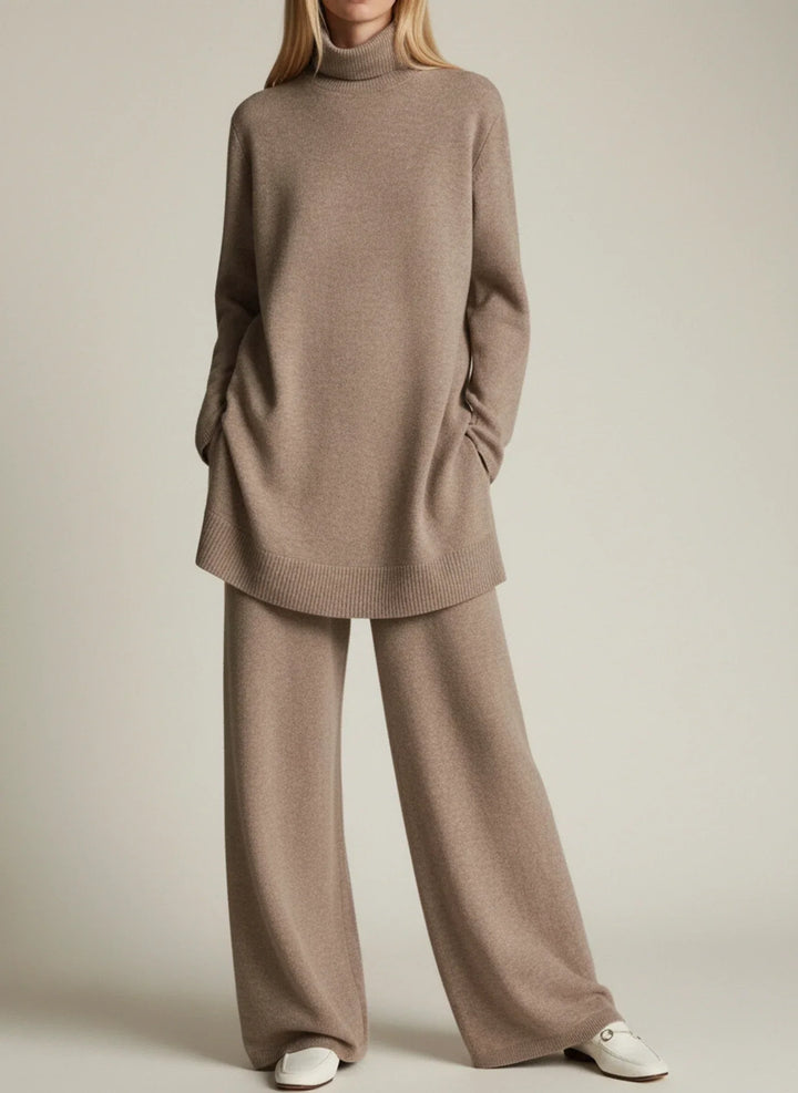 Silhouette élégante : ensemble femme top col roulé et pantalon large. Tenue deux pièces fluide pour le confort chic.