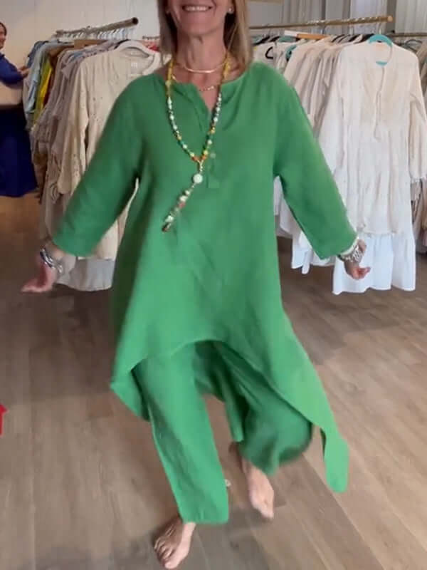 Tenue femme deux pièces fluide et douce, ensemble décontracté prêt-à-porter pour un confort élégant.