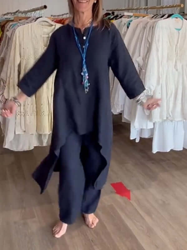 Femme portant un ensemble fluide décontracté, tenue deux pièces élégante pour un confort optimal, mode femme.