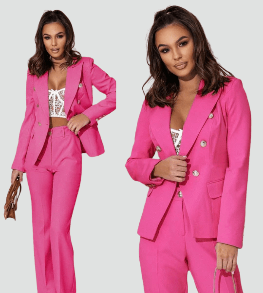 Ensemble professionnel femme, blazer double boutonnage et pantalon élégant, un classique intemporel.