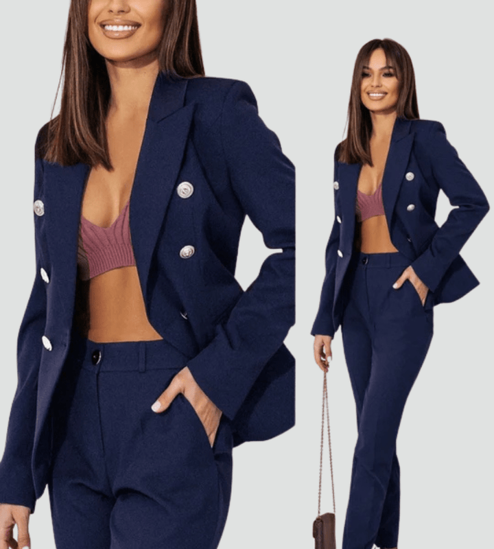 Tailleur femme formel chic, composé d'un blazer sophistiqué et d'un pantalon élégant.