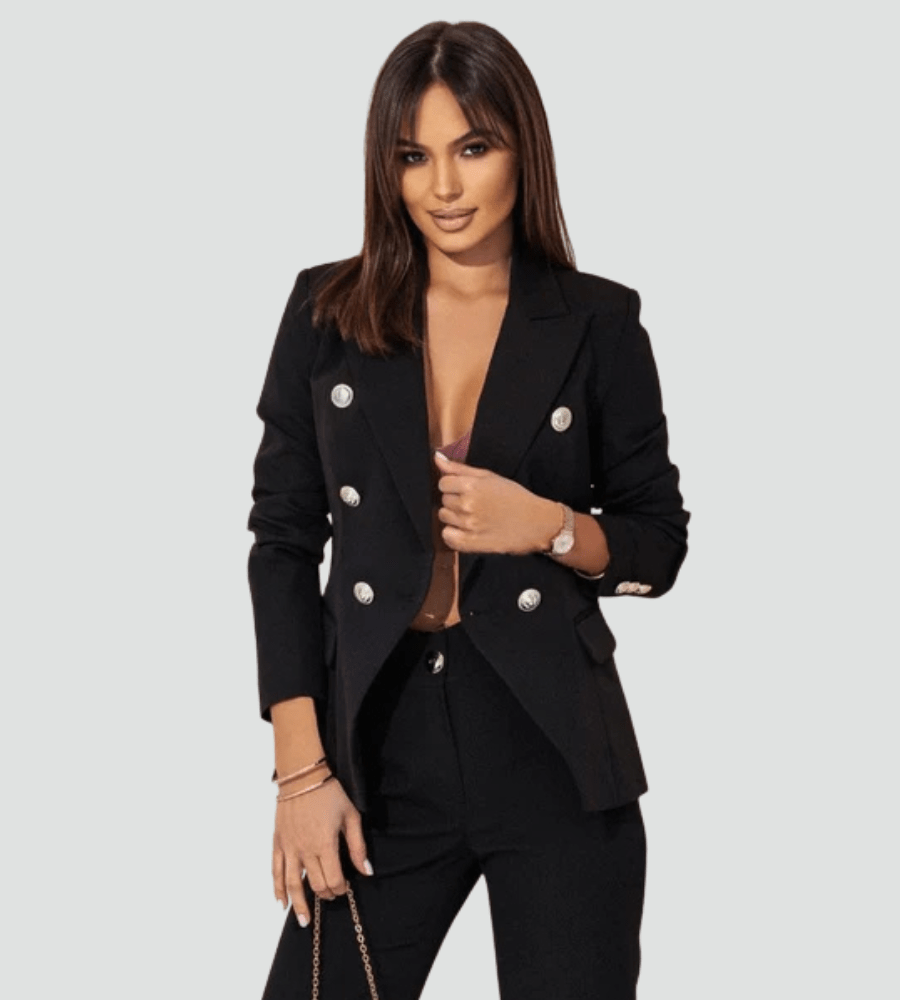 Tailleur femme chic : veste double boutonnage et pantalon taille haute, parfait pour look professionnel.