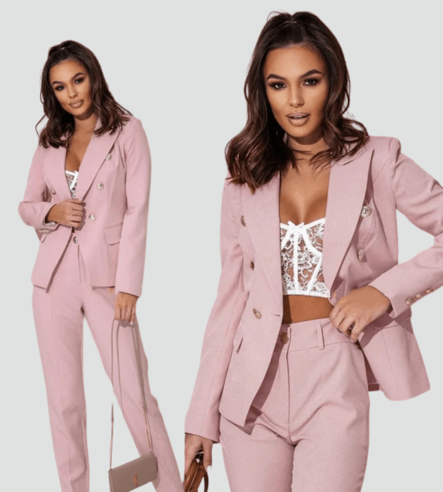 Tailleur femme chic, veste et pantalon assortis, double boutonnage, pour un style raffiné et pro.