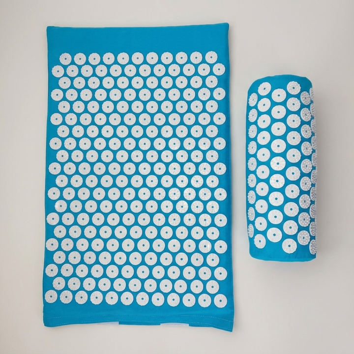 Kit d'acupression complet: tapis et coussin pour une relaxation profonde et un bien-être corporel.