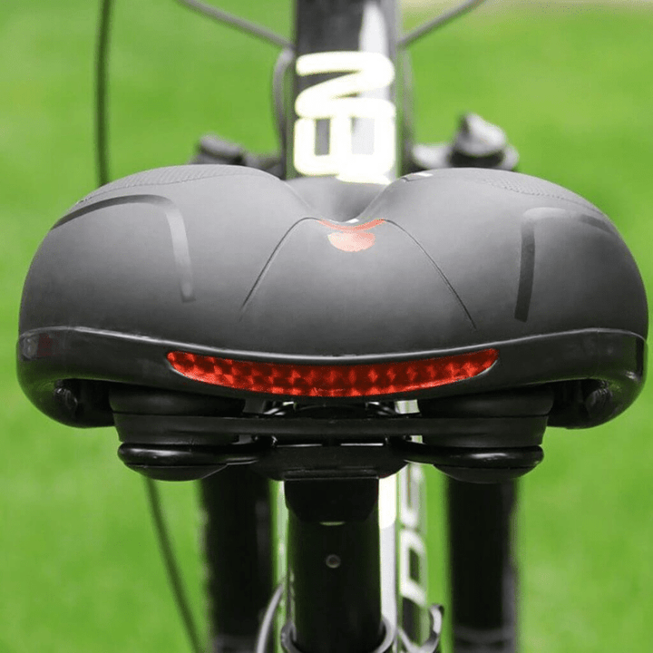 Détail du logo SoftRide sur la selle de vélo, synonyme de confort ergonomique et anti-douleur.