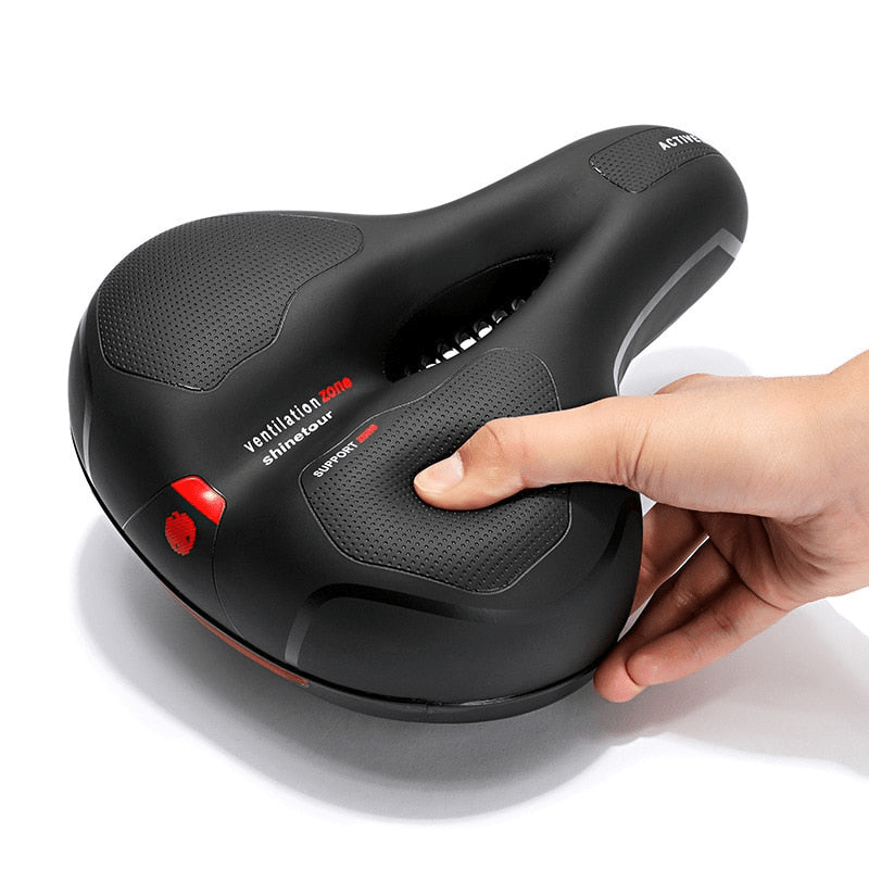 Selle vélo SoftRide montée sur un vélo, améliorant le confort ergonomique et l'expérience anti-douleur du cycliste.