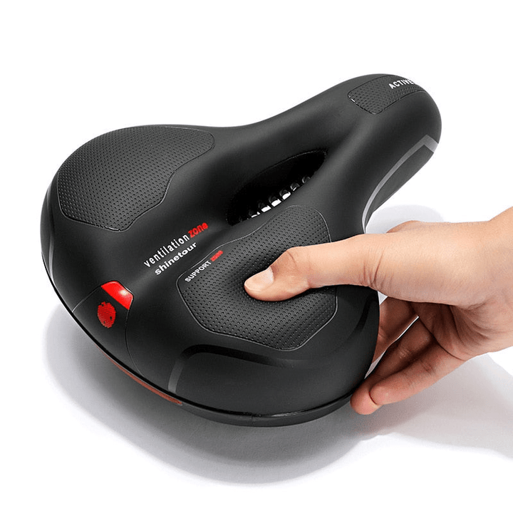 Selle vélo SoftRide montée sur un vélo, améliorant le confort ergonomique et l'expérience anti-douleur du cycliste.