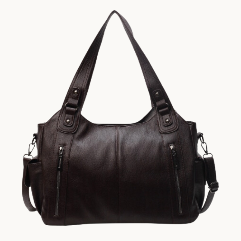 Femme portant un sac à main rétro Châtaigne, élégant et pratique pour transporter les essentiels du quotidien.