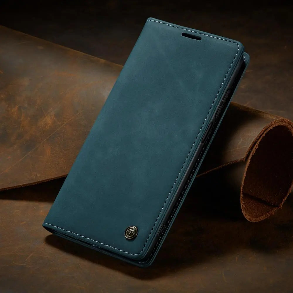 Housse magnétique pour téléphone en cuir synthétique marron. Portefeuille intégré, emplacements cartes.