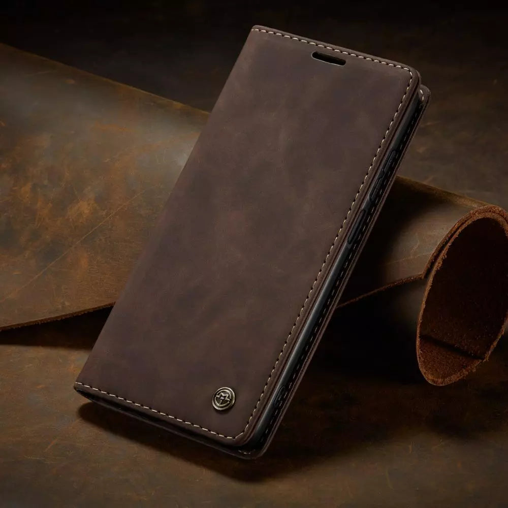 Accessoire téléphone: étui portefeuille en cuir synthétique rouge, compatible recharge sans fil. Élégant et pratique.