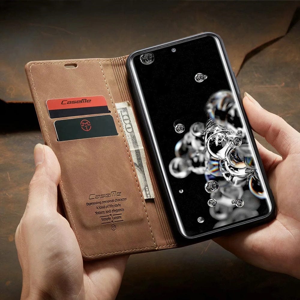Protection élégante: housse portefeuille en cuir synthétique gris pour téléphone, avec rangement cartes sécurisé.