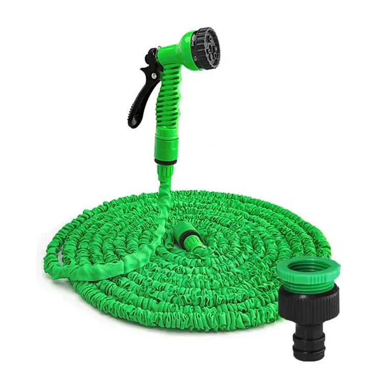Tuyau de jardin extensible vert avec pistolet 7 fonctions pour arrosage facile et nettoyage extérieur.