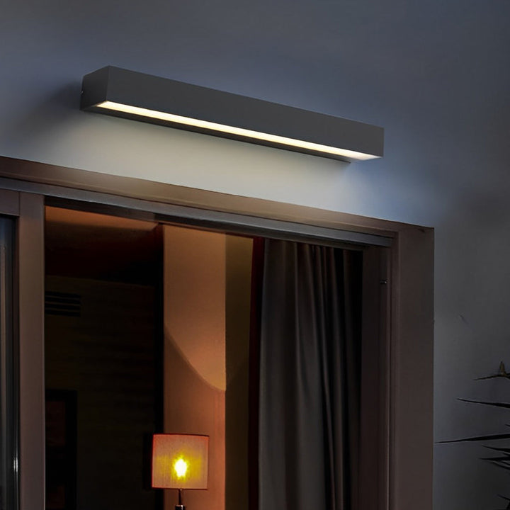 Applique LED moderne pour façade, éclairage chaud ou blanc, économe en énergie.