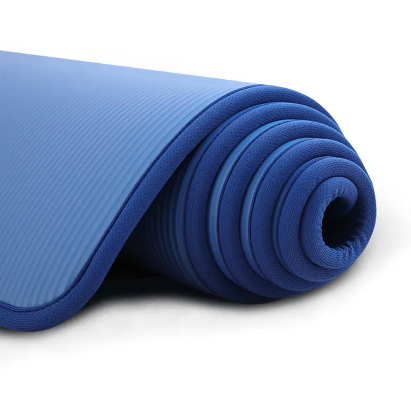 Équipement de yoga essentiel: tapis épais et antidérapant. Parfait pour fitness, pilates et toutes séances d'exercice.