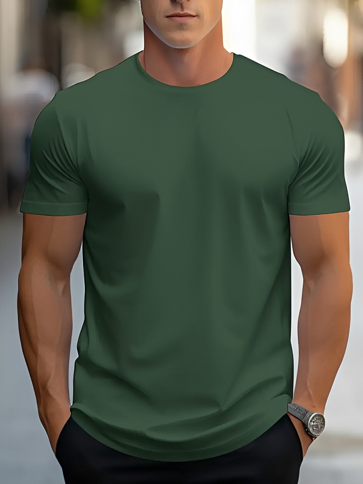T-shirt homme décontracté à manches courtes, parfait pour look casual ou superposer. Un essentiel polyvalent.