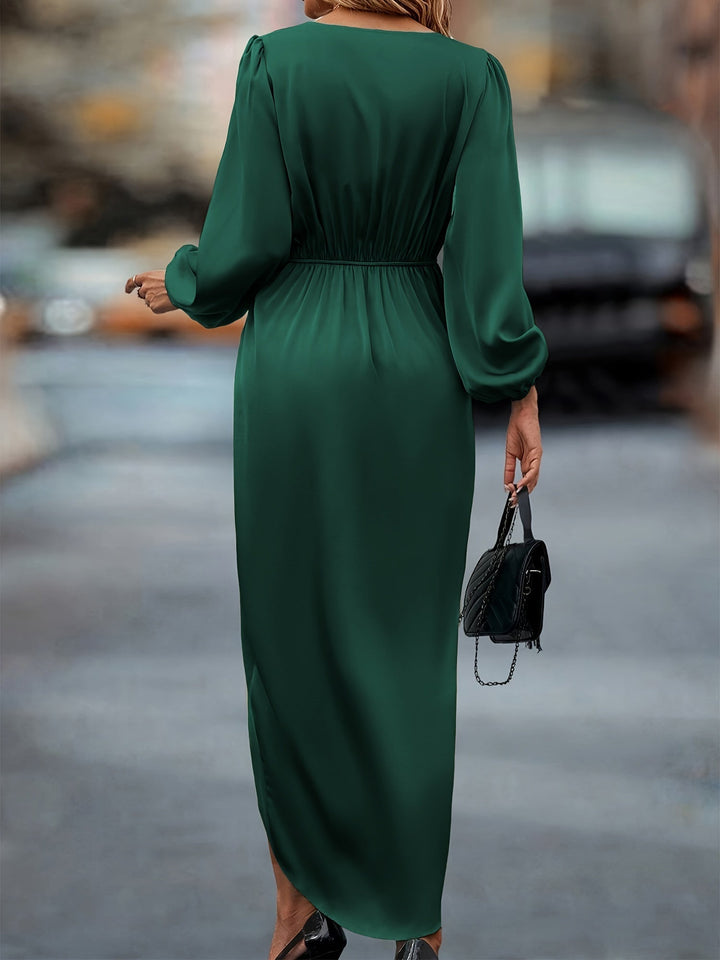Robe de cérémonie femme, élégante. Manches ballon, ourlet asymétrique. Robe fluide idéale pour invités de mariage.