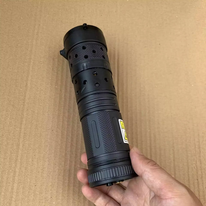 Appareil IR extérieur robuste, onde longue et haute intensité pour vision nocturne professionnelle et précise.