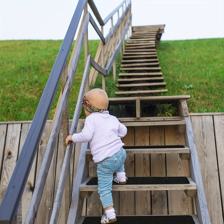 Détail d'une bande antidérapante extra-adhérente, conçue pour une protection durable et une meilleure adhérence sur escaliers.