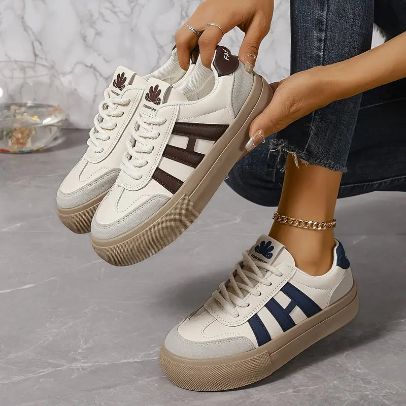 Chaussures décontractées femmes, design moderne et polyvalent. Confort optimal pour la marche quotidienne.