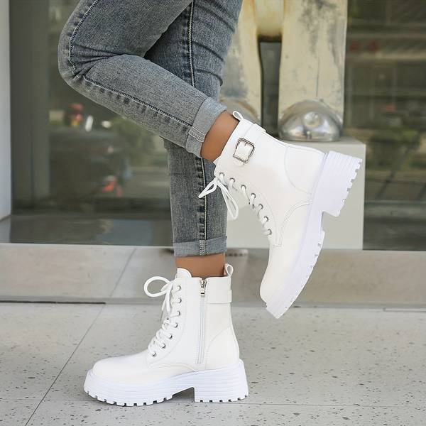 Bottes femmes chaudes avec talon compensé, idéales pour l'hiver. Des chaussures élégantes et très confortables.
