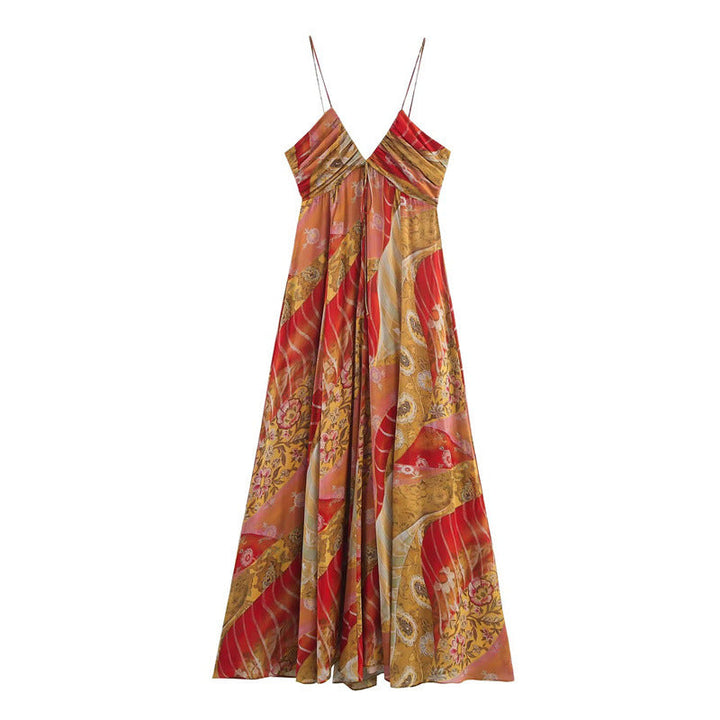 Élégante robe longue fluide pour femme, décolleté V et fines bretelles. Confort estival idéal pour les vacances.