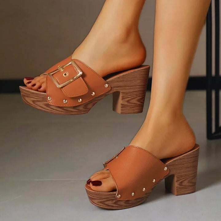 Sandales à plateforme et talons pour femmes, parfaites pour l'été chic.