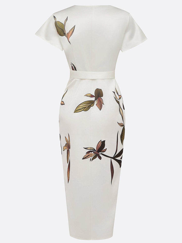 Robe portefeuille midi fluide femme, imprimé floral éclatant, manches courtes. Parfaite pour les journées ensoleillées.