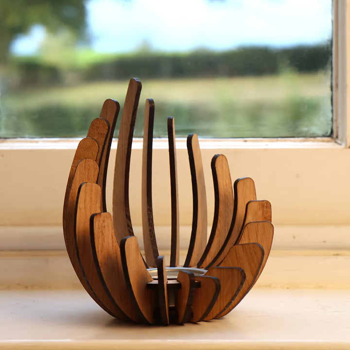 Bougeoir en bois sculpté main, design lotus bohème. Objet de décoration intérieure unique pour une ambiance relaxante.