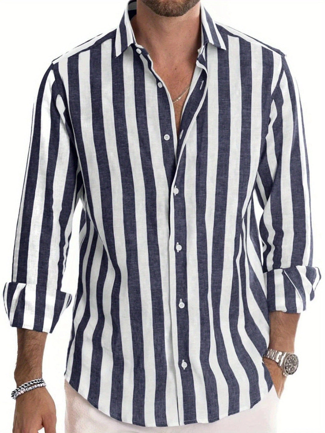 Chemise homme rayée, manches longues, style moderne. Parfaite pour look décontracté ou élégant au bureau.