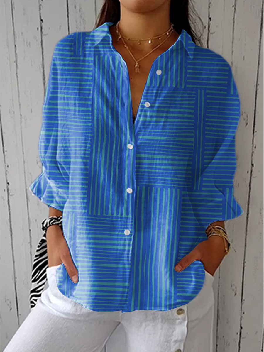 Blouse femme azur rayée à manches longues, motif géométrique. Élégante et confortable pour un style moderne chic.