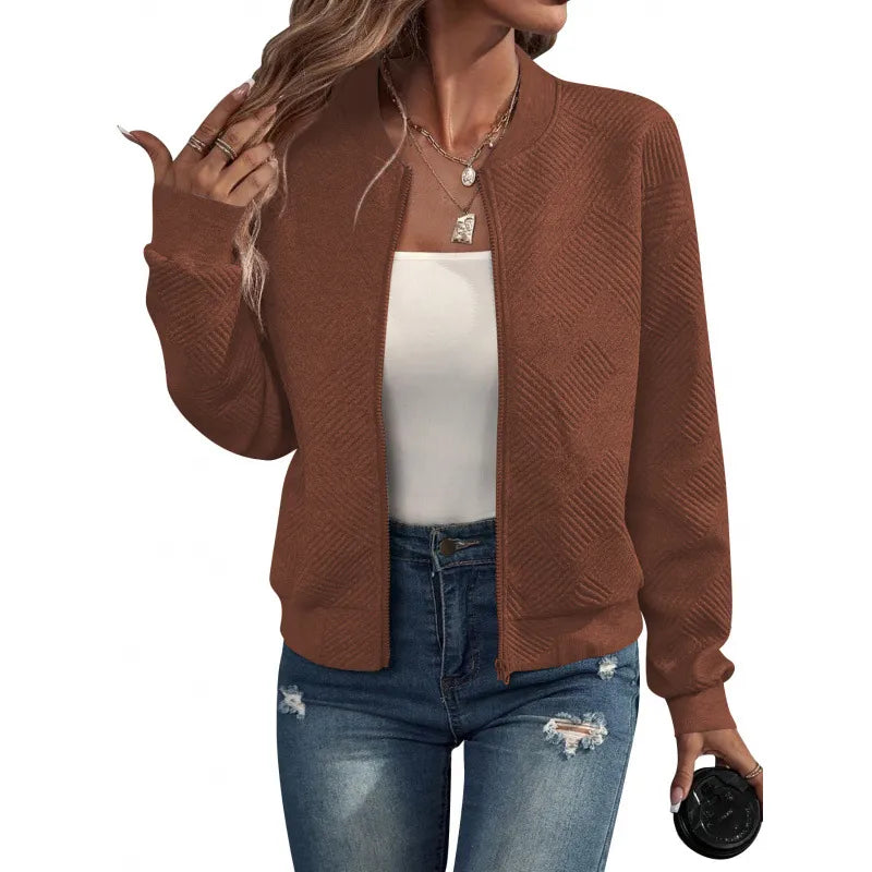 Veste femme moderne style blazer décontracté avec col baseball, indispensable pour mode femme.