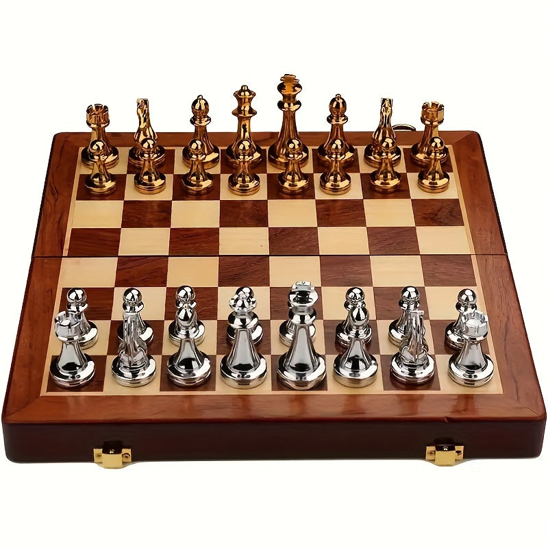 Plateau d'échecs pliable en bois et pièces d'échecs vintage en métal, pour des duels stratégiques passionnants partout.