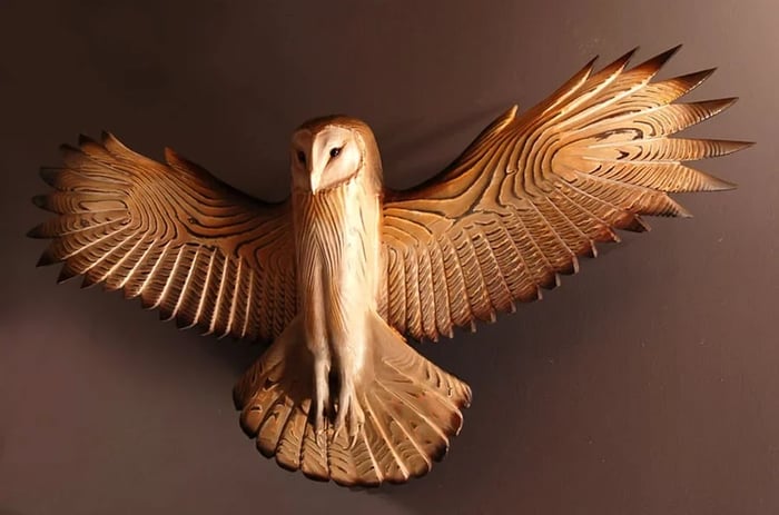 Hibou "Majestic" en bois sculpté fait main, style rustique bohème chic, parfait pour un intérieur chaleureux.