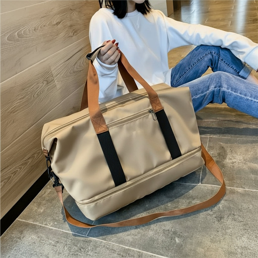 Sac de sport unisexe avec compartiment séparé sec et humide, idéal pour gym, piscine ou weekend.