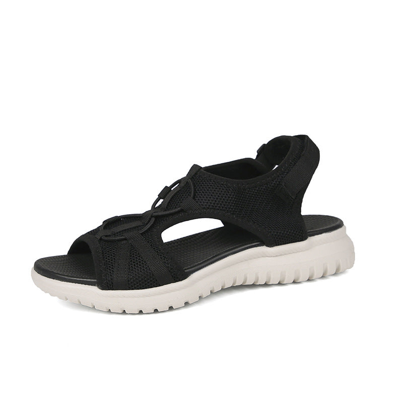 Profil de sandales orthopédiques pour femme. Soutien, stabilité et confort pour pieds sensibles, parfaites pour l'été.
