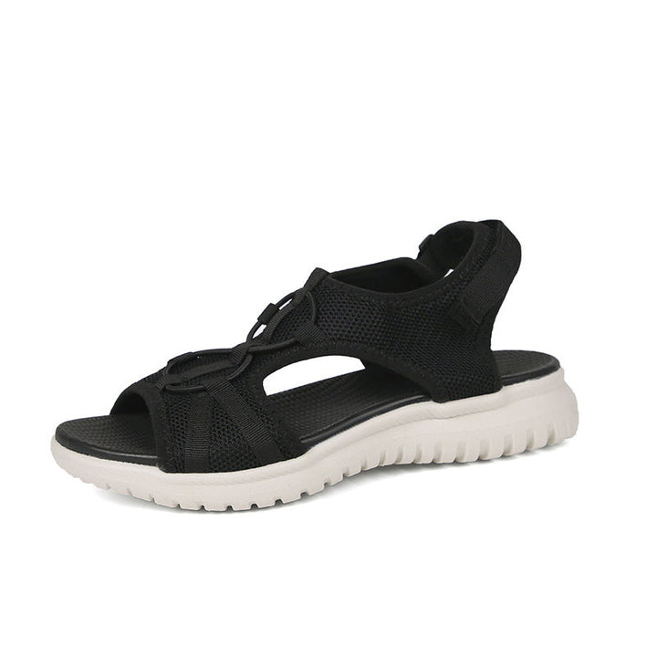 Profil de sandales orthopédiques pour femme. Soutien, stabilité et confort pour pieds sensibles, parfaites pour l'été.