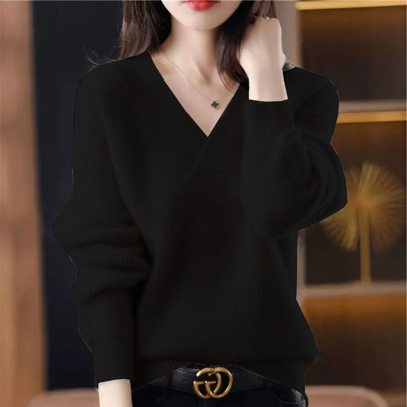 Pull femme doux à col en V, un vêtement confortable et chic pour vos tenues d'automne-hiver.