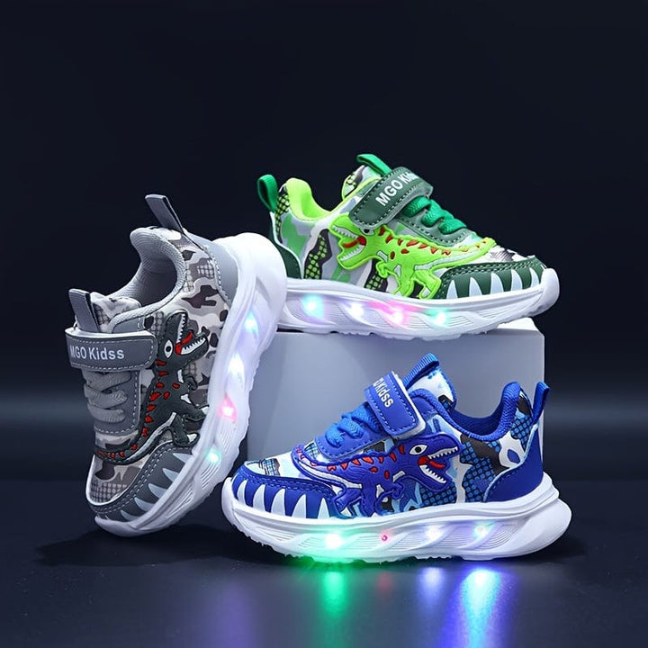Baskets de sport dinosaures lumineuses pour garçons. Chaussures LED ludiques et confortables pour jouer.