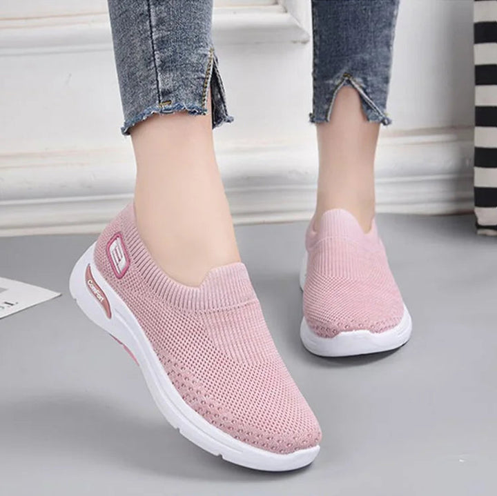 Baskets sport NovaStride respirantes pour femmes, légères avec soutien orthopédique pour toutes activités.