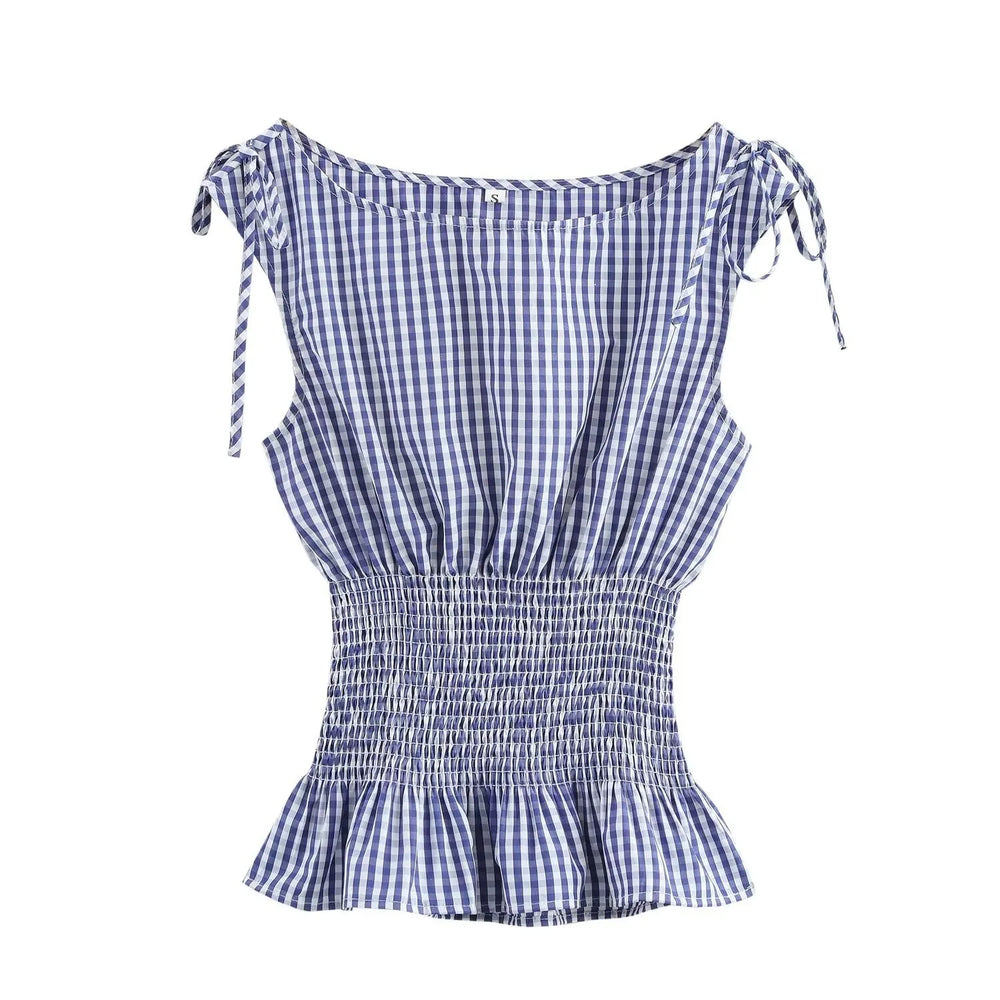 Top femme rétro chic en tissu nid d'abeille bleu vichy, orné d'un nœud délicat. Parfait pour l'été.