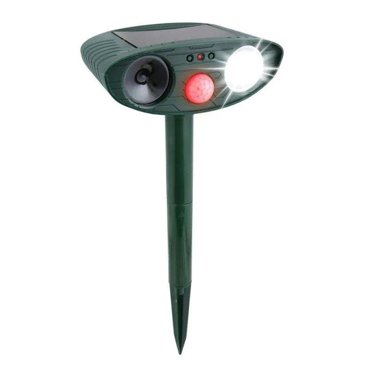 Protégez votre propriété des cerfs avec ce répulseur ultrasonique extérieur solaire.