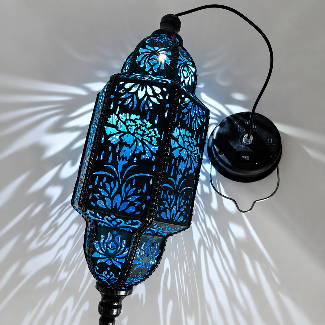Décoration extérieure: Lanterne marocaine solaire vintage, design floral, idéale en suspension.