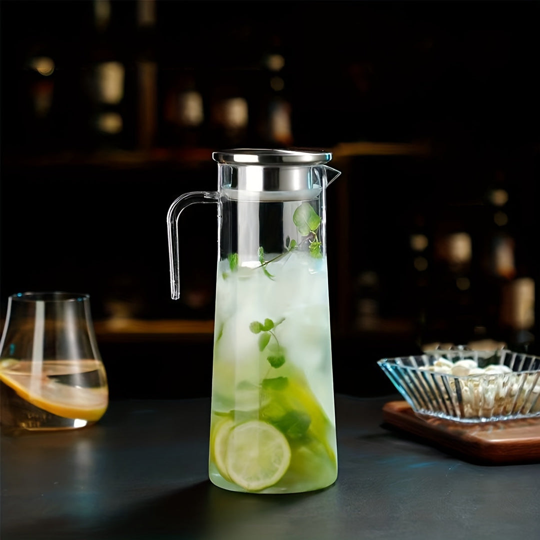 Carafe de service élégante AquaElegance, pour présenter vos boissons sur table avec style et couvercle.