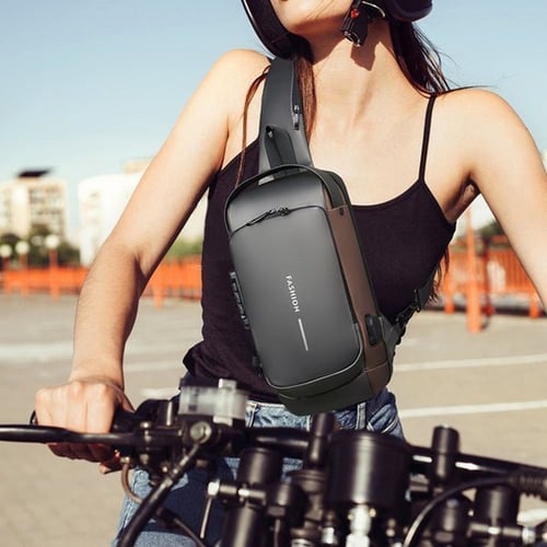Sac femme sécurisé, bandoulière réglable, idéal pour un usage quotidien urbain ou en voyage.